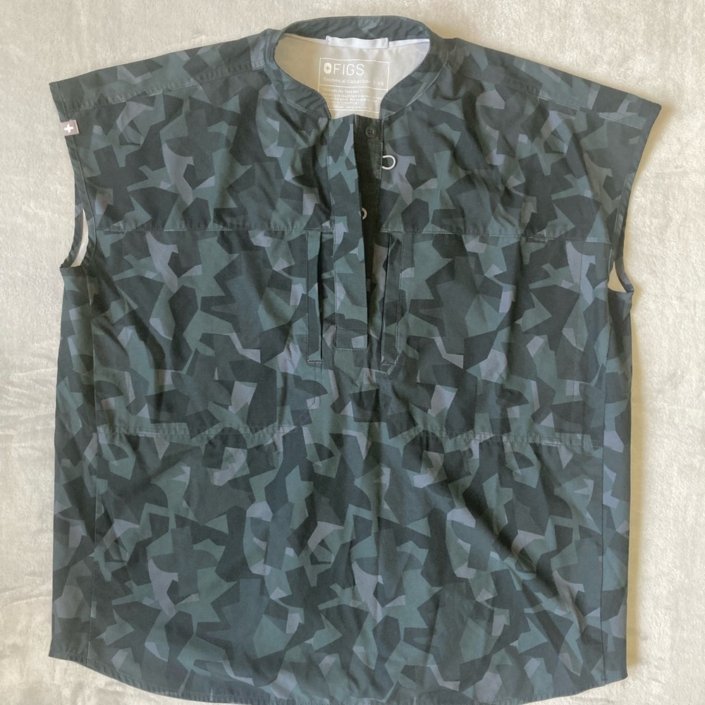 FIGS scrubs Sleeveless oversized Top in bonsai camo gray XS